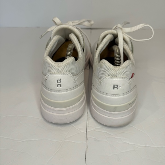 On Running The Roger low-top sneakers womans - Picture 8 of 11